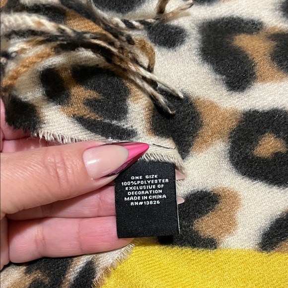Leopard Print Throw - Picture 4 of 5